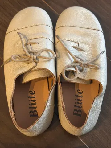 Bliite 아이보리 레이스업 슈즈