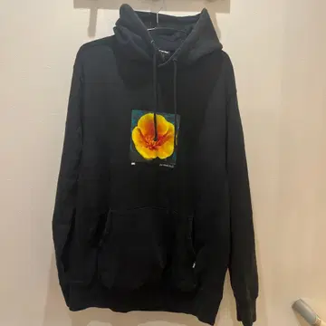 F1C 플라워 그래픽 후드티 블랙