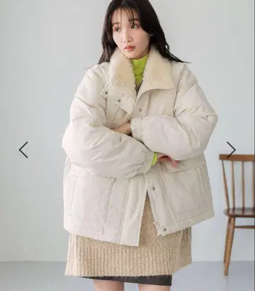 LOWRYS FARM 스탠드 보아 블루종 아이보리