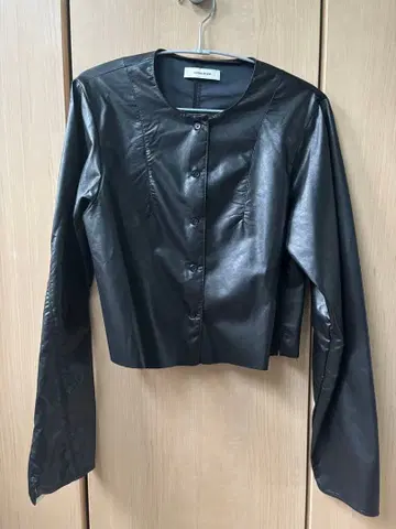 LA PEAU DE GEM 크롭 가죽 가디건