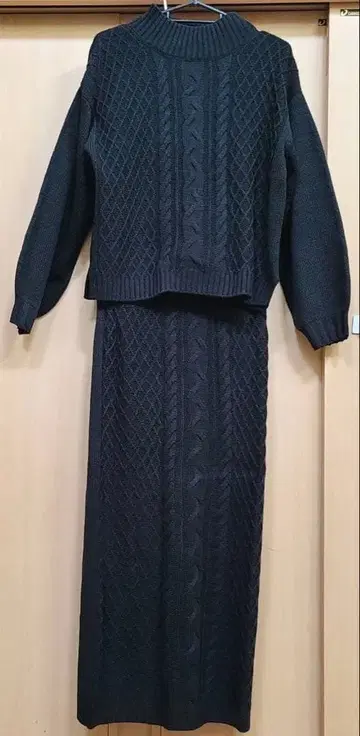 비품 앤디 케이블 니트 & 스커트 셋업 블랙 undixcors