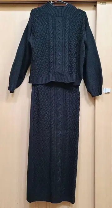 새상품급 앤디 케이블 니트 & 스커트 셋업 블랙 undixcors