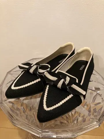 [ VIVAIA ] Michelle 스틸레토 리본 포함 로퍼