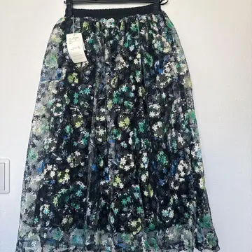 미사용! 택 포함 꽃무늬 플레어 스커트 F 사이즈