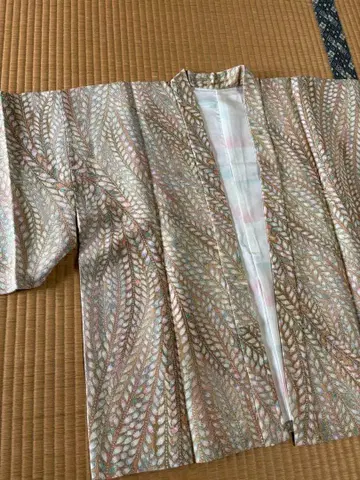 잎 무늬 베이지 겉옷