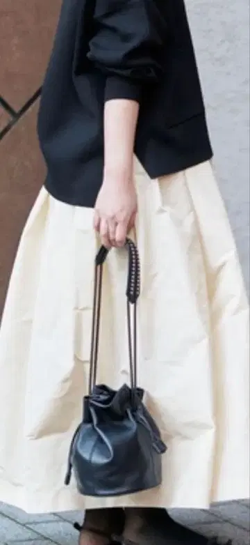 IENA 타프타 랜덤 턱 스커트