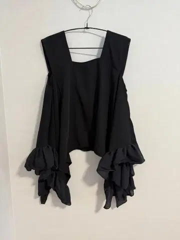 muller 프릴 블랙 슬리브리스 블랙