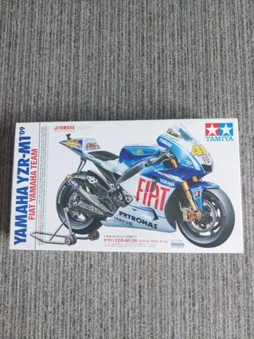 1/12 YAMAHA YZR-M1 '09