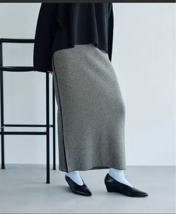 이번 시즌 미사용 새상품 LEPSIM 니트 스커트