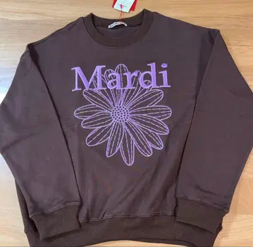 마르디 꽃무늬 자수 맨투맨 브라운