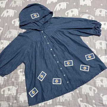 데이지 와펜 사용 데님 후드 부착 블라우스