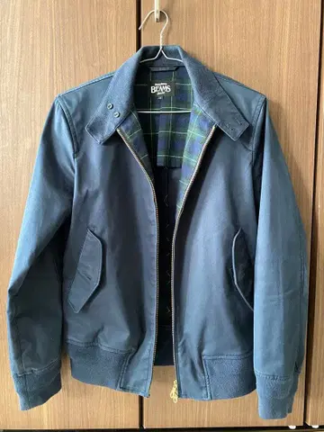 BEAMS 네이비 점퍼