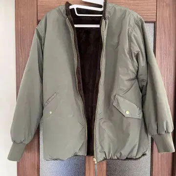 올리브 그린 봄버 자켓