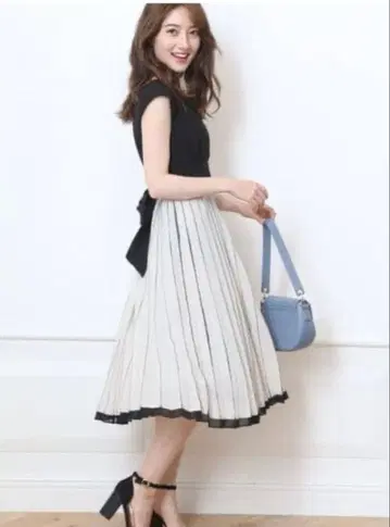 앱와이어 플리츠 원피스 2회 착용