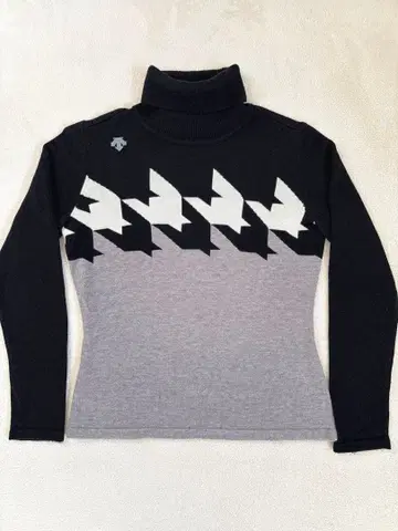 데상트 골프 터틀넥 니트 스웨터 S