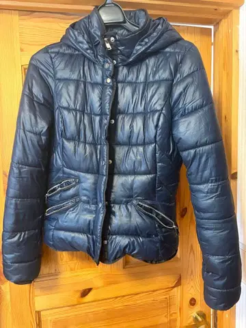 네이비 후드 부착 다운 자켓