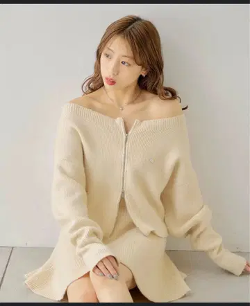 chico 지퍼 오프숄더 멜란지 니트