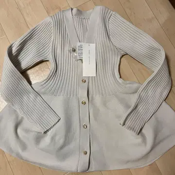 리브 플레어 가디건 화이트