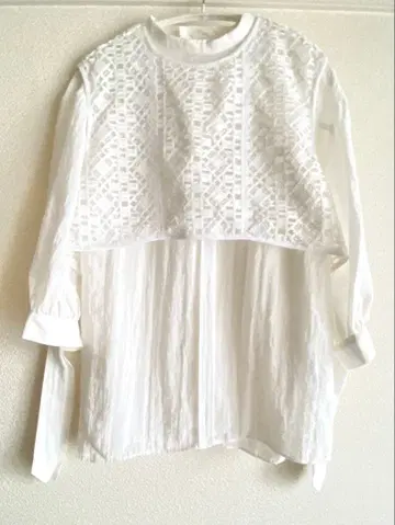 화이트 레이스 절개 셔츠