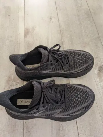 HOKA CLIFTON 9 블랙 스니커즈