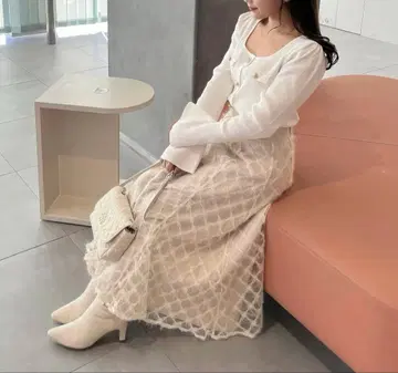 안미르 페더 체크 스커트