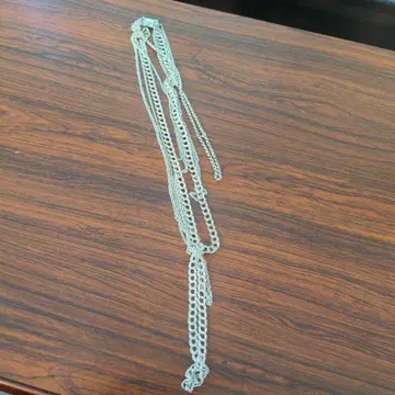 멋진 은 또는 플라티나 각인 없는 목걸이