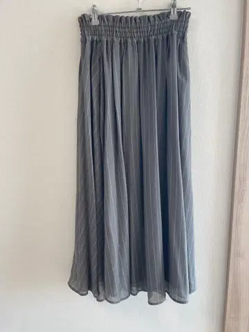 에브레 매너 스트라이프 울 스커트