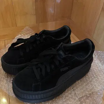 PUMA 블랙 스웨이드 플랫폼 스니커즈