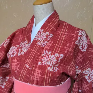 빨간색 꽃무늬와 나비 코몬 기모노