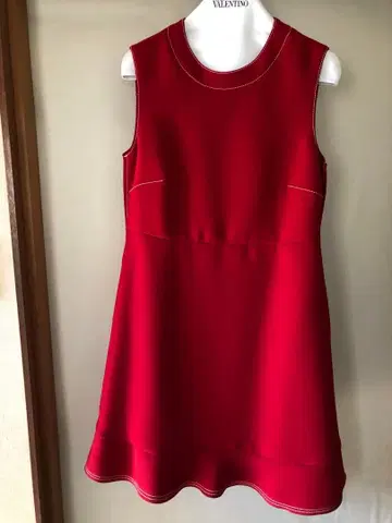 레드 발렌티노 목 부분 뒷 리본 새상품급