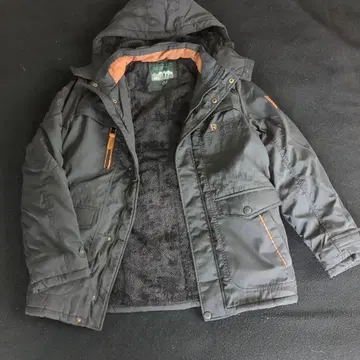 블랙 후드 부착 다운 자켓