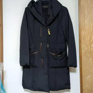 다운 코트 후드 부착 블랙