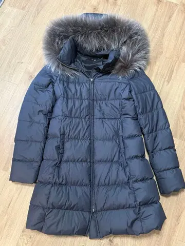 띠어리 블랙 다운 코트