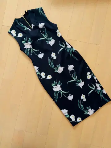 TEDBAKER 플라워 프린트 타이트 원피스 화려함