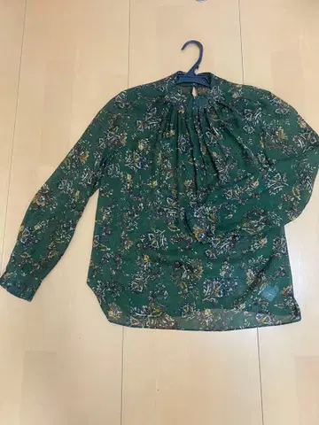 새상품급 투모로우랜드 컬렉션 실크 100% 긴팔 블라우스