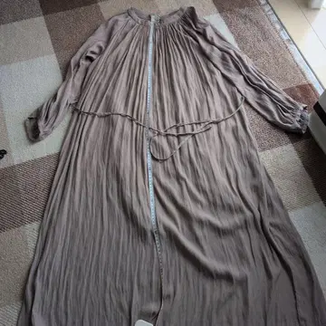 새상품 베이지 긴팔 원피스 L 사이즈