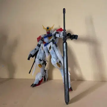풀 메카닉스 1/100 건담 발바토스 루프스 클리어 컬러 조립 완료