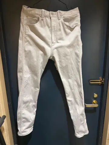 BEAUTY & YOUTH 화이트 데님 팬츠