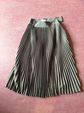 HYKE 플리츠 스커트 카키 사이즈 1