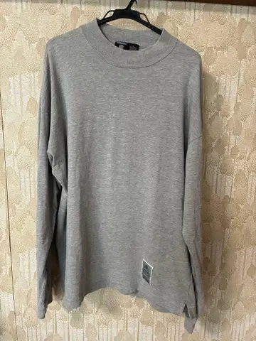 [ 1996 ] TAZ DEVIL 모크넥 롱티 뒷면 자수 소매 프린트