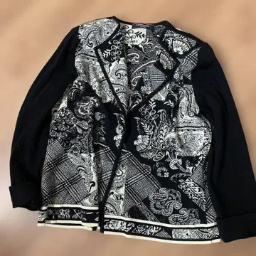 레오나르 니트 자켓 L 사이즈 배송비 포함!