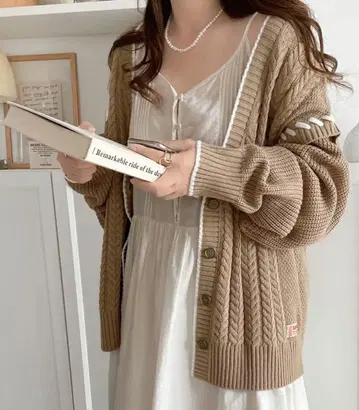 베이지 케이블 니트 가디건