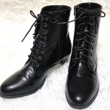 [ 새상품급 ] 블랙 레이스업 통굽 부츠 사이즈 24cm 사이드 지퍼