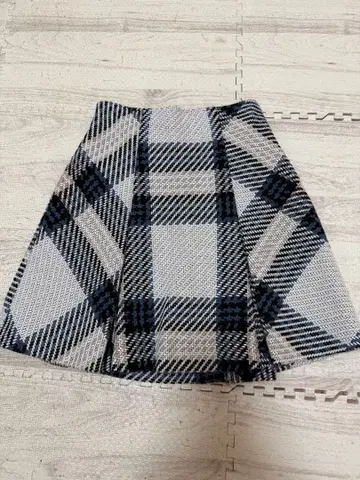 로빙 체크 스커트