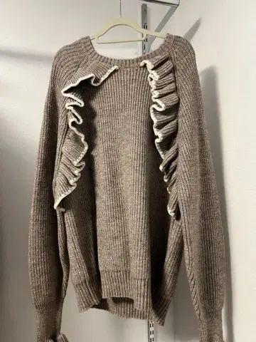 Donoban 프릴 달린 베이지 니트