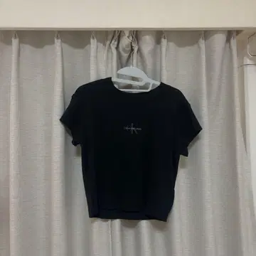 Calvin Klein Jeans 블랙 반팔 티셔츠