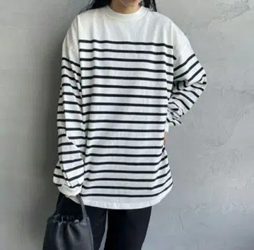 신존 패널 보더 T셔츠 컷소