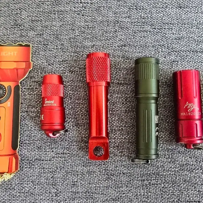 Olight EDC Mini Keychain (4 pieces and bookmark)