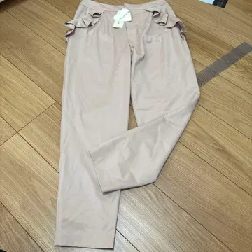 새상품 택 포함 트란테안 팬츠 프릴