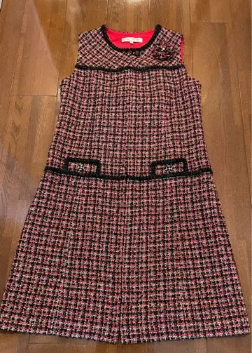 슈퍼 뷰티 슬리브리스 무릎 기장 원피스 빨검 트위드 사이즈 40